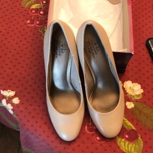 Dress shoes